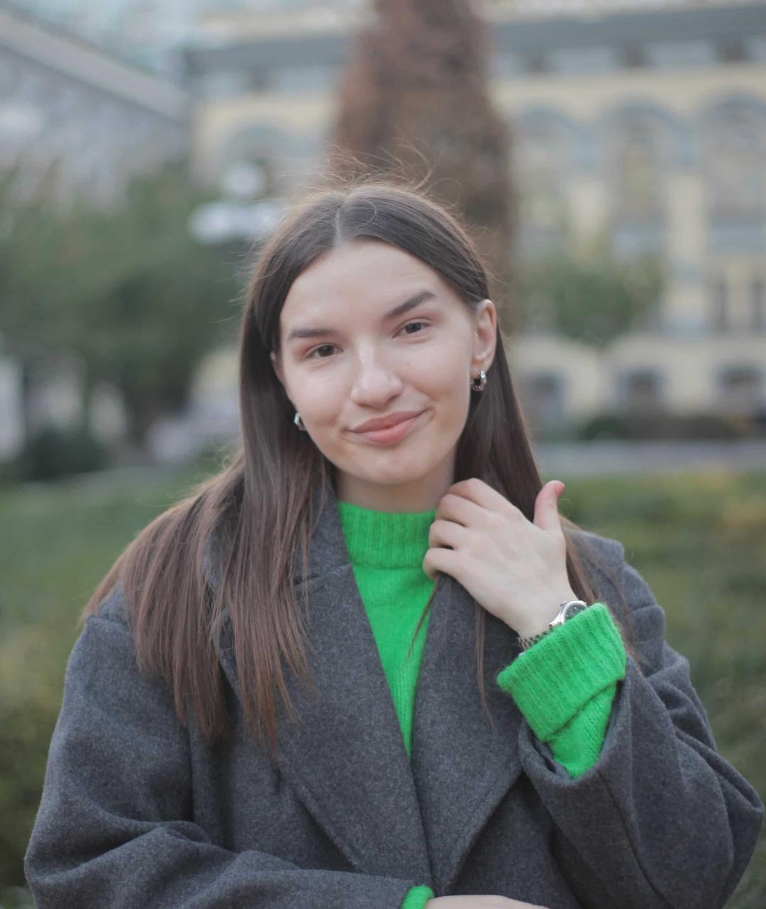 Преподаватель Анна